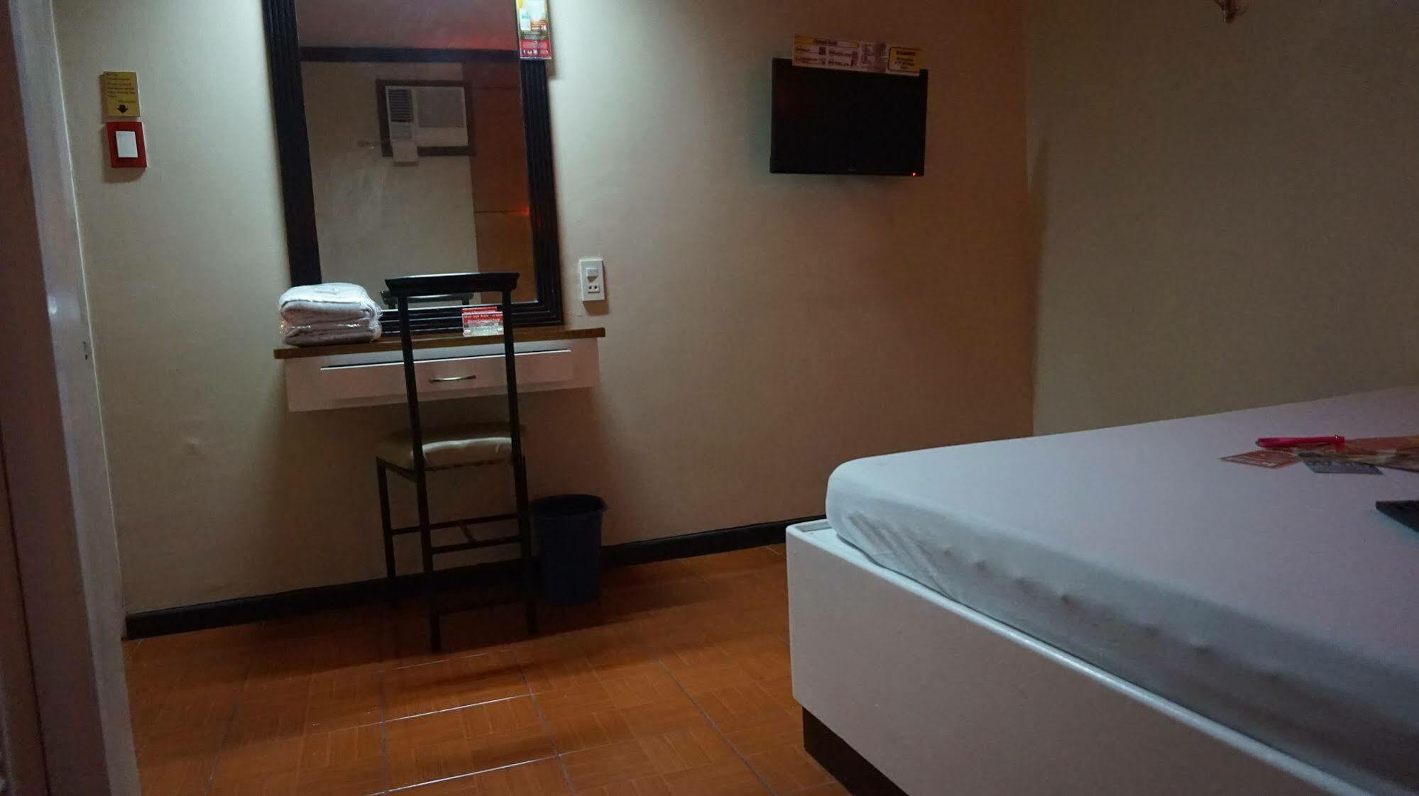 Hotel Sogo Santolan Manille Extérieur photo
