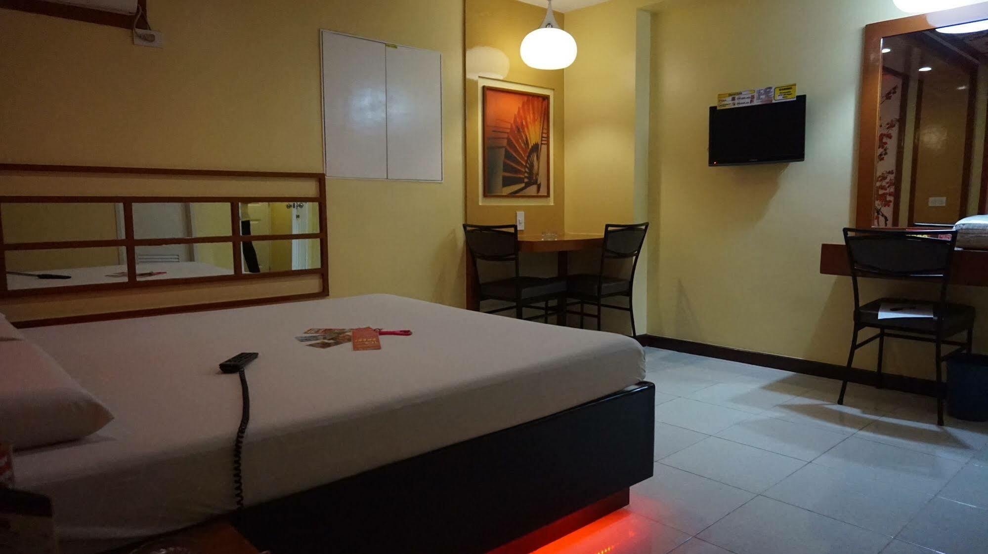 Hotel Sogo Santolan Manille Extérieur photo